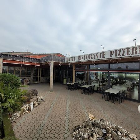 Hotel New Napoleonico Bondeno Exteriér fotografie